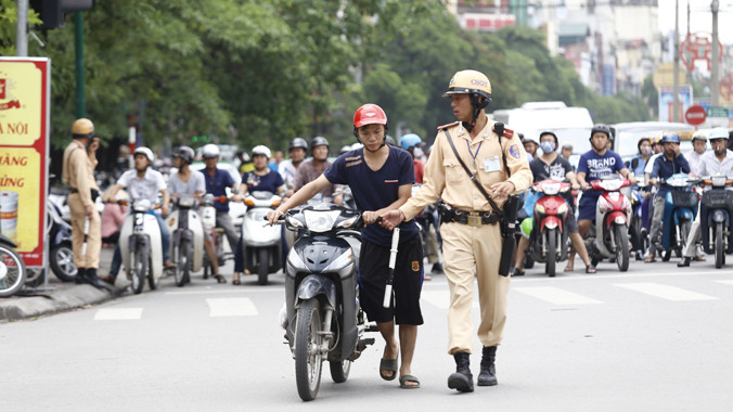 Thứ trưởng Bộ Công an Lê Quý Vương nói: Phải thường xuyên kiểm tra, giám sát hoạt động của CSGT để khen, chê kịp thời. Ảnh: Như Ý
