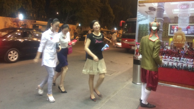 Phụ nữ rơi vào cờ bạc bên kia biên giới ngày càng nhiều lên