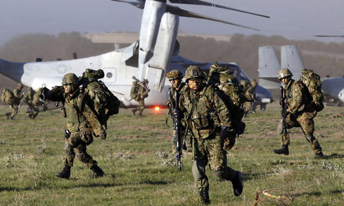 Một cuộc tập trận chung giữa binh sĩ Nhật Bản và Mỹ