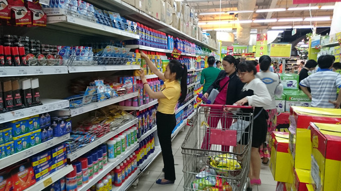 Các doanh nghiệp Hà Nội dự trữ lượng hàng hóa lớn phục vụ Tết. Ảnh: Như Ý