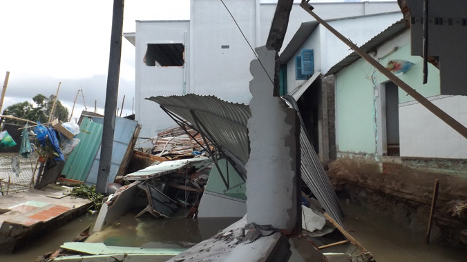 Hiện trường 3 căn nhà bị sụp. Ảnh: Hòa Hội