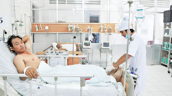 Nạn nhân Nguyễn Hùng Cường tại Bệnh viện Đa khoa Kiên Giang chiều ngày 13/9 