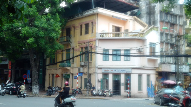 Một lô đất công nằm trên vị trí đắc địa do Trung ương Hội chữ Thập Đỏ Việt Nam quản lý. Ảnh: Đức Huy