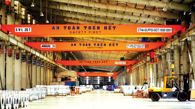 Sản phẩm Tôn Hoa Sen sản xuất bằng công nghệ hiện đại, được kiểm tra nghiêm ngặt trước khi đến tay người tiêu dùng