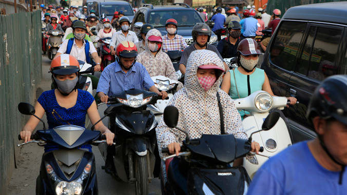 Nút cổ chai đường Trường Chinh thường ùn tắc vào giờ cao điểm. Ảnh: Hồng Vĩnh