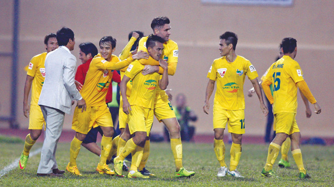 Các cầu thủ Thanh Hóa luôn là đối thủ khó chịu của HAGL. Ảnh: VSI