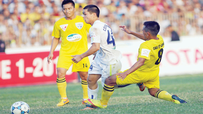 Liệu Công Phượng (giữa) có được HLV Miura để mắt đến cho trận giao hữu với Manchester City tới đây? Ảnh: VSI