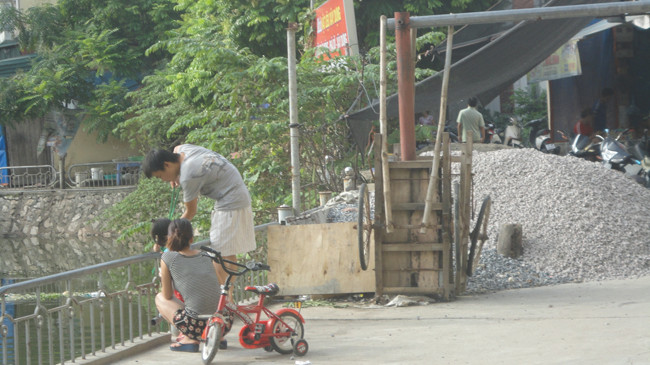 Hồ sinh thái bị chiếm dụng