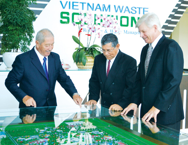 Carlos Padilla, Kevin Moore và Romulo Jimenez - 3 người Mỹ đang gắn bó ở VWS gần 10 năm nay