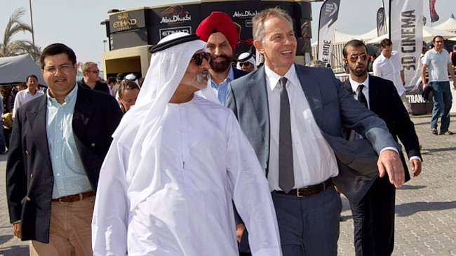 Ông Tony Blair trong một chuyến đi đến Abu Dhabi (thủ đô của Các tiểu vương quốc Ảrập thống nhất). Ảnh: Getty Images