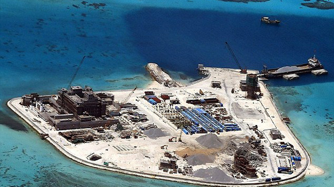 Tình hình biển Đông và việc Trung Quốc xây đảo nhân tạo chắc chắn sẽ nằm trong chương trình nghị sự đối thoại chiến lược Mỹ-Trung. Ảnh: IHS Janes