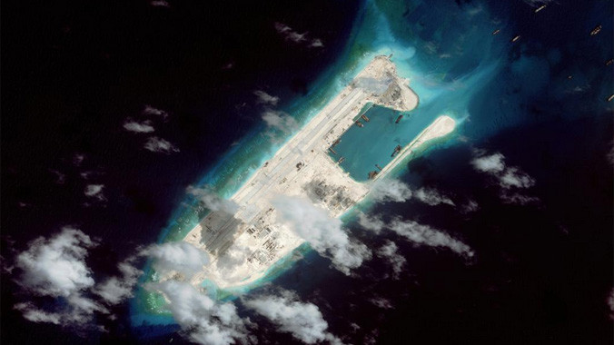 Trung Quốc đã hoàn thiện đường băng dài 3.000m trên đá Chữ Thập thuộc quần đảo Trường Sa. Ảnh: Janes