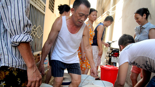 Nhiều khu vực người dân khốn khổ với tình cảnh mất nước, thiếu nước