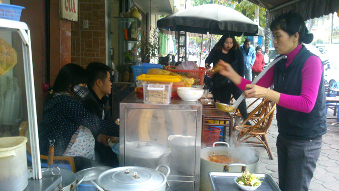 Tiệm bún nhỏ tại vỉa hè có doanh thu 100 triệu đồng/năm có nguy cơ đóng cửa nếu phải chịu thuế thu nhập cá nhân