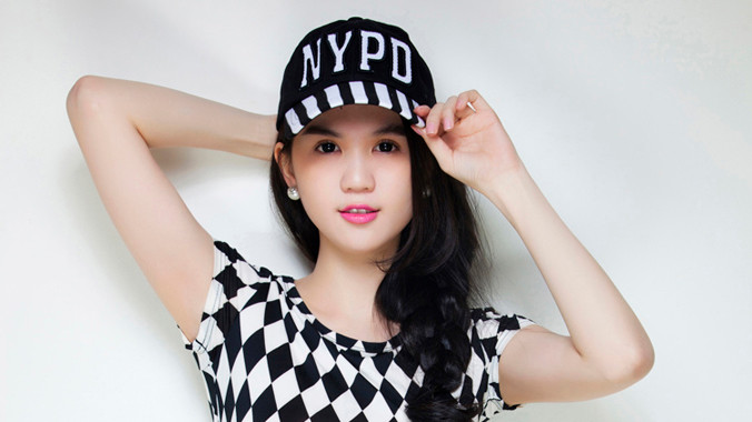 Ngọc Trinh: Thấy người ăn khoai, vác mai đi đào