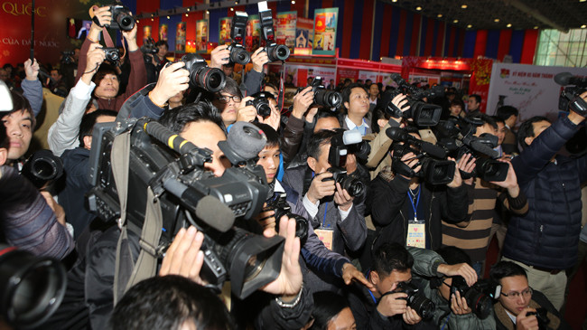 Các nhà báo tác nghiệp. Ảnh: Như Ý