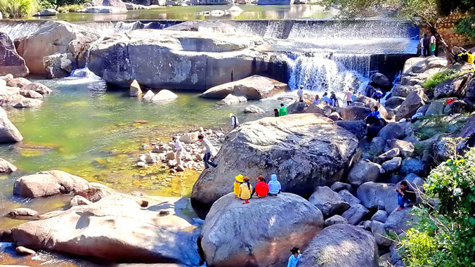 Thác Krông Kma dưới chân núi Chư Yang Sin