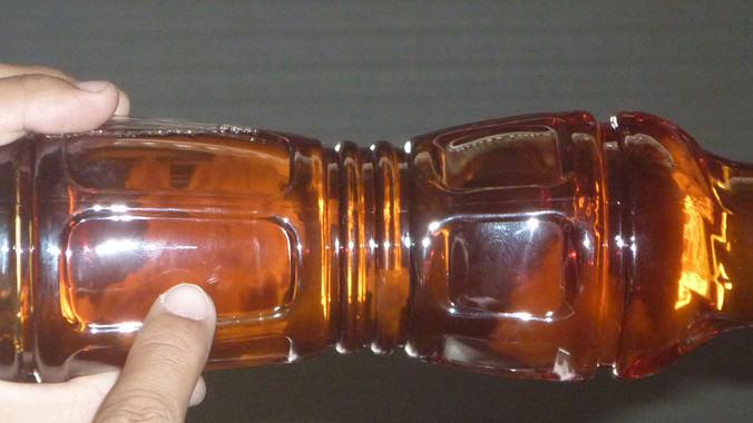 Người tiêu dùng từng phản ánh trà Dr Thanh có “vật lạ”. Ảnh: Lê Nguyễn