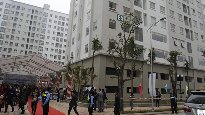 Nhà xã hội thuộc dự án Ecohome 1 (đô thị Bắc Cổ Nhuế - Chèm) được người mua nhà chào đón. Ảnh: Minh Tuấn