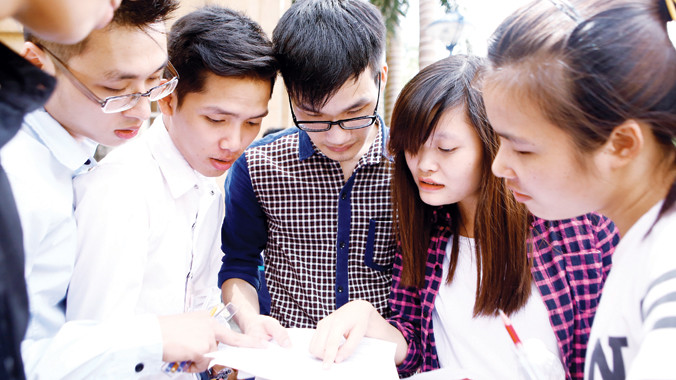 Dựa trên kết quả thi tốt nghiệp THPT quốc gia thí sinh sẽ được quyền đăng ký nhiều nguyện vọng xét tuyển vào các trường CĐ-ĐH. Ảnh: Như Ý