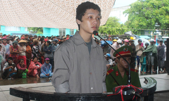 Bị cáo Đạt tại phiên tòa. Ảnh: Tuổi trẻ. 