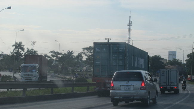 QL 5 đoạn cửa ngõ TP Hải Phòng hằn lún nặng. Ảnh: Sỹ Lực