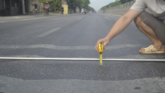 Hằn, lún trên tuyến QL 1A đoạn Vinh - Cầu Giát (Nghệ An). Ảnh: Việt Hương