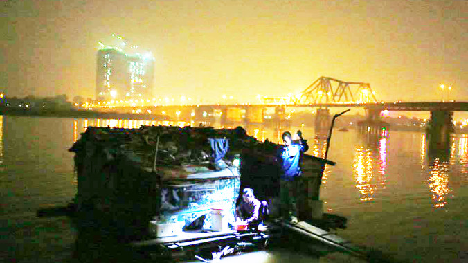 Bức ảnh anh Cường chụp căn lều cũ của ông bà, trước khi nó được dỡ ra để dồn vật liệu cho căn lều mới.