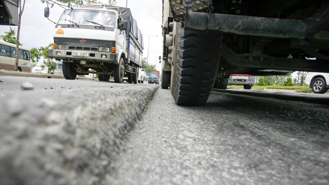 Một đoạn đường sụt lún. Ảnh minh họa: Lê Minh