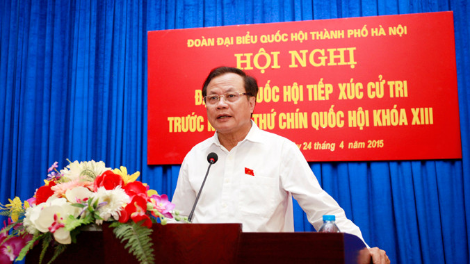 Trưởng đoàn ĐBQH thành phố Hà Nội - Bí thư Thành ủy Phạm Quang Nghị phát biểu tại cuộc tiếp xúc cử tri ngày 24/4. Ảnh: Nguyễn Tú