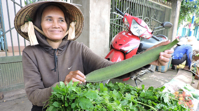 Rau rừng bày bán ở phố