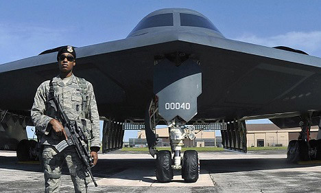 Máy bay ném bom tàng hình B-2 Spirit