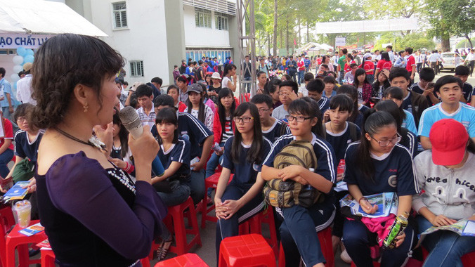 Hàng nghìn học sinh và giáo viên đang băn khoăn trước dự thảo về kỳ thi Quốc gia. Ảnh: N.D