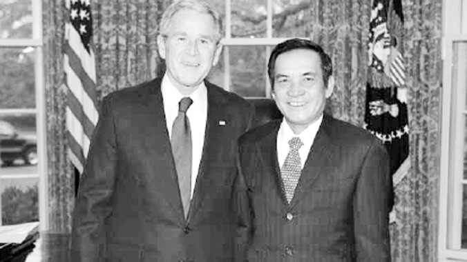 Tổng thống Mỹ George W. Bush tiếp Đại sứ Lê Công Phụng ngày 22/1/2008 tại Nhà Trắng