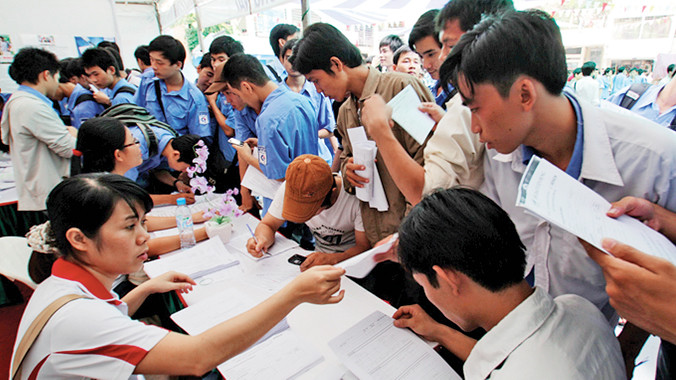 Nhộn nhịp hội chợ việc làm