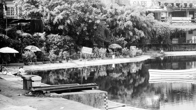 Chiếm dụng đường quanh hồ