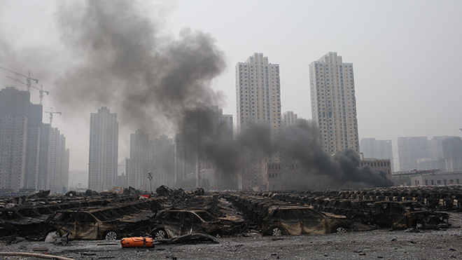 Vụ nổ kinh hoàng gây nguy cơ phát tán lượng lớn hóa chất độc hại vào môi trường. Ảnh: Xinhua