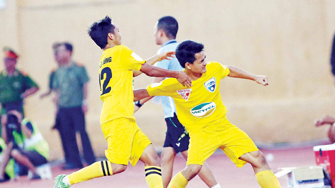 Các cầu thủ FLC Thanh Hóa đang bay cao trên bảng xếp hạng V-League. Ảnh: VSI