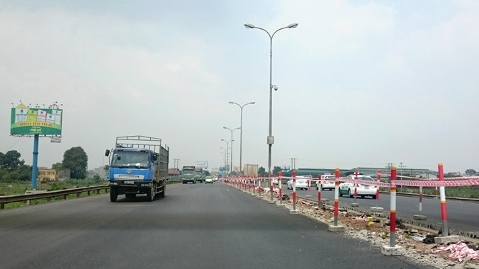 Đường Pháp Vân- Cầu Gĩe đang thi công sửa chữa. Ảnh: Như Ý