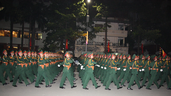 Những người tham gia Lễ Mít tinh, diễu binh, diễu hành đều thấy rất tự hào. Ảnh: DN