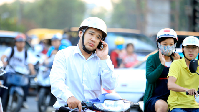 Ủy ban An toàn Giao thông Quốc gia đề xuất giám sát giao thông từ điện thoại cầm tay của người dân. Ảnh: Ngọc Châu