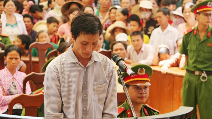 Bị cáo Hải cúi đầu nhận tội trước vành móng ngựa