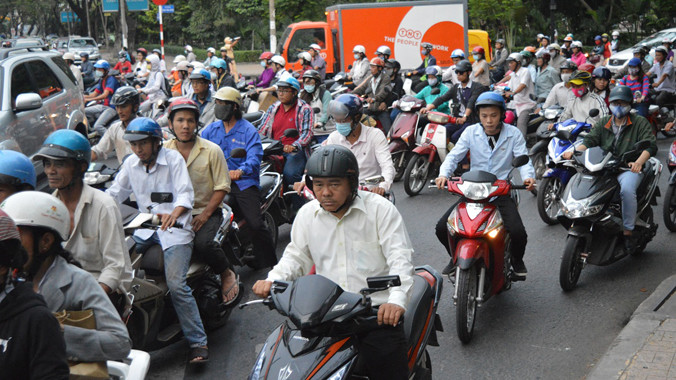 Thu phí sử dụng đường bộ với xe máy sẽ đem về cho TPHCM 300 tỷ đồng/năm. Ảnh: H.T