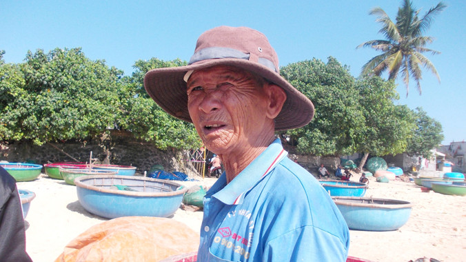 Ông Bòe sau một đêm đi biển về