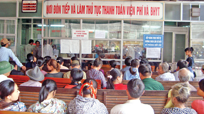 Tính đến 31/3/2015, có khoảng 7,7 triệu người tham gia BHYT theo hộ gia đình. Ảnh: Bảo Anh