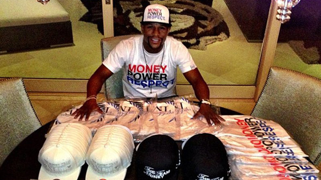  Floyd Mayweather thường xuyên có những màn “khoe của” khác người. Ảnh: Daily Mail