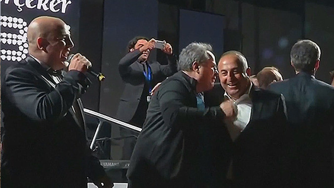 Các Ngoại trưởng NATO biểu diễn ca khúc We are the World