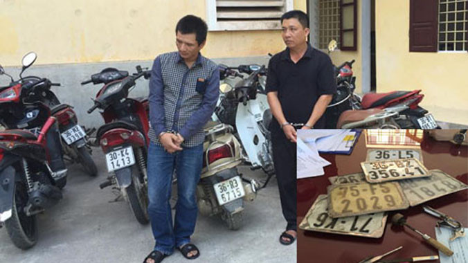 Hai đối tượng cùng tang vật. Ảnh: Công an Thanh Hóa