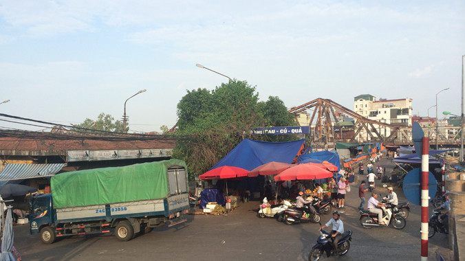 Chợ Long Biên. Ảnh: Hồng Vĩnh