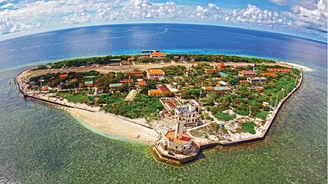 Đảo Trường Sa lớn nhìn từ trung không